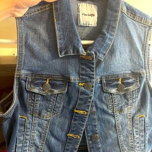 Miss selfie jean vest size:L